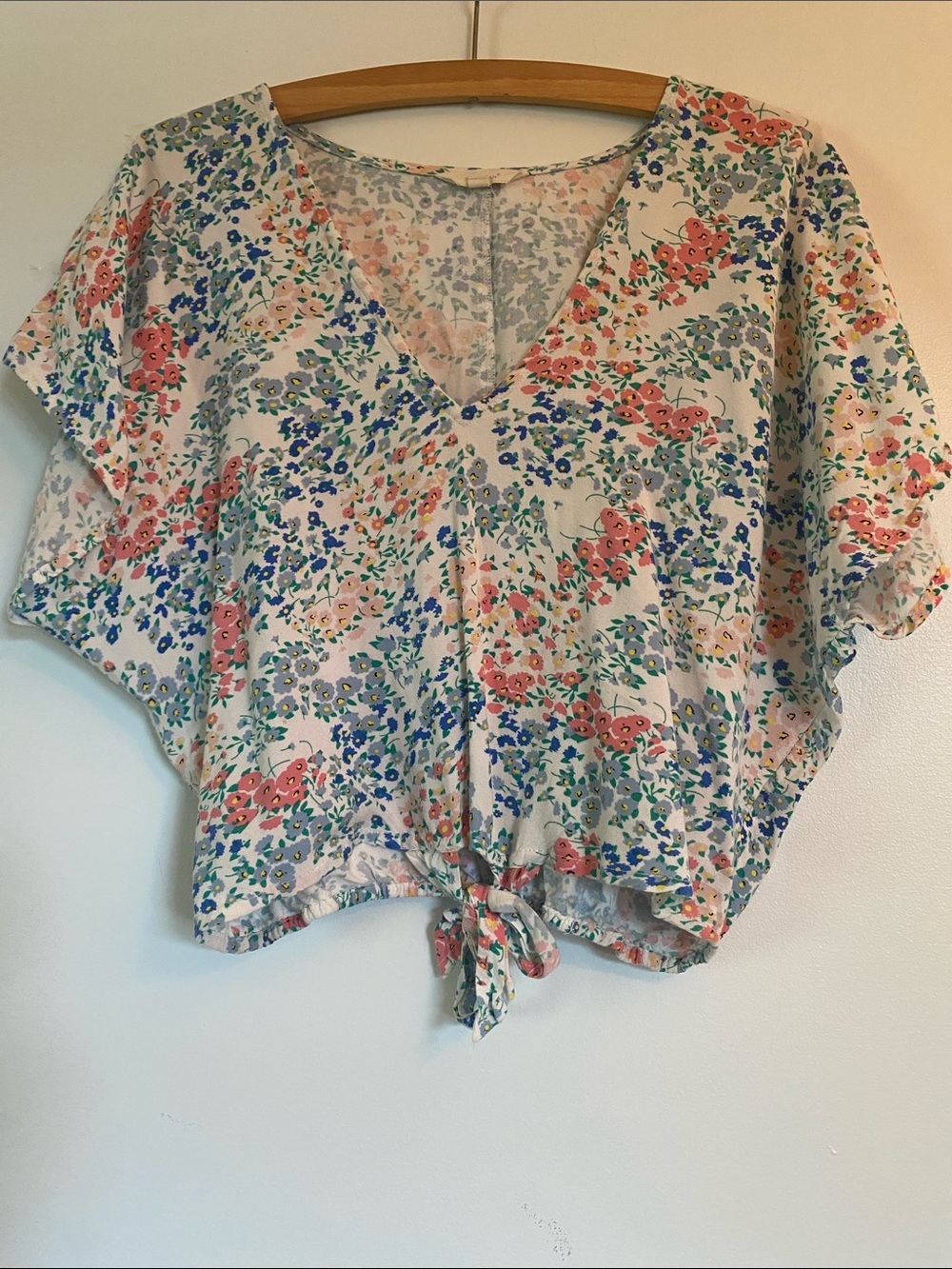 V-Neck Floral Tie-Front Crop Top - White Multi